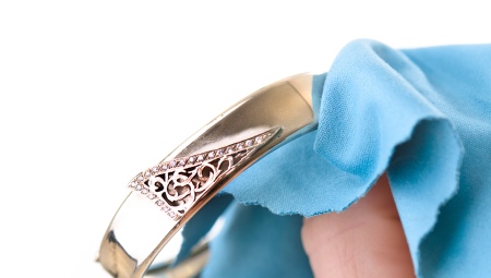 How to clean jewelry from browning?