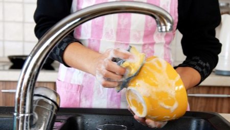How to properly and quickly wash the dishes?