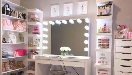 Ano ang pipiliin ng salamin na may light makeup?