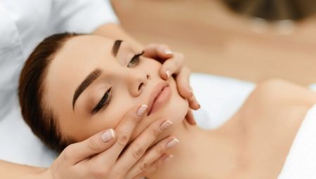 Nagtatampok ang facial massage ni Jacquet