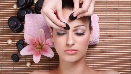 Technique for a facial massage Guasha