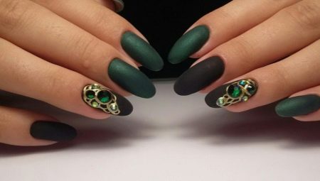 Black and green manicure: sunod sa moda at di-pangkaraniwang mga ideya sa disenyo