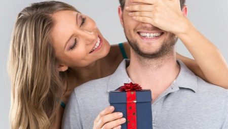 What to give her husband a paper wedding?