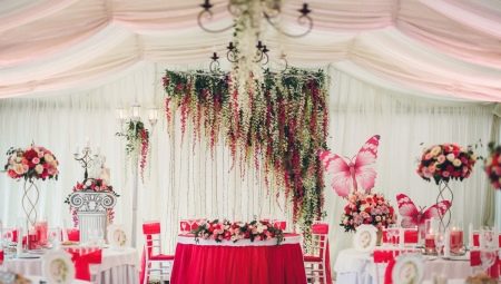 Mga ideya para sa pagpapaganda ng mga bulaklak sa hall ng kasal