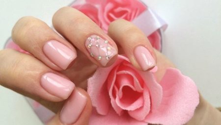 Mga ideya para sa paglikha ng isang naka-istilong manicure sa pink