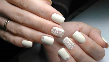 Mga kagiliw-giliw na pagpipilian na manicure na gatas