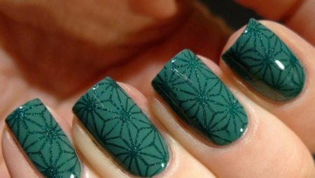 Emerald manicure: ang mga lihim ng disenyo at mga naka-istilong ideya