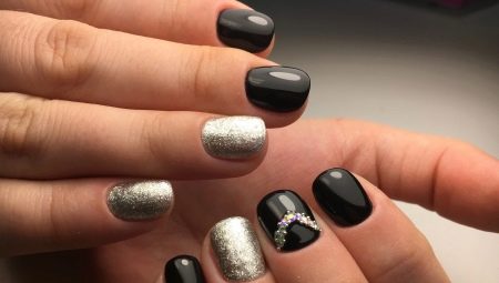 Paano gumawa ng isang manicure sa itim na may pilak?