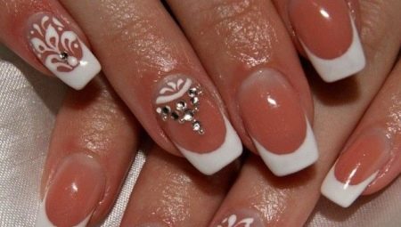 Magandang french manicure