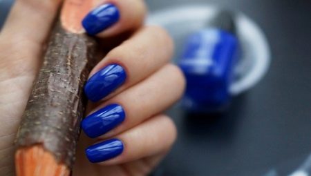 Blue manicure: mga ideya sa disenyo at mga uso sa fashion