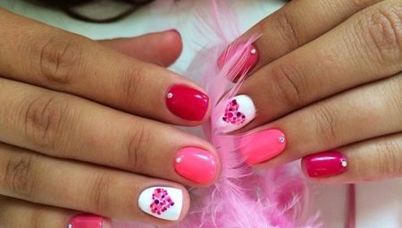 Ang fashion trend ay pula at pink na manicure