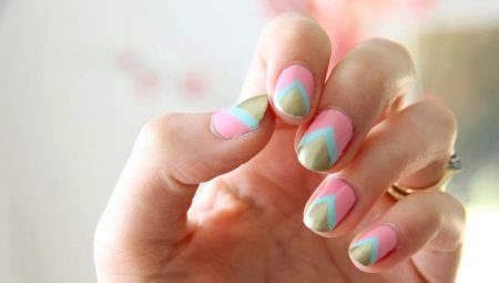 Mint-pink manicure - banayad at di-pangkaraniwang disenyo ng kuko