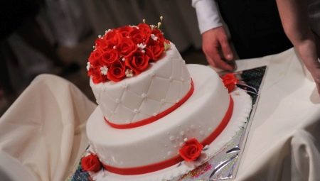 Mga cake ng kasal sa iba't ibang mga estilo: ang mga pinakamahusay na ideya at kawili-wiling mga halimbawa