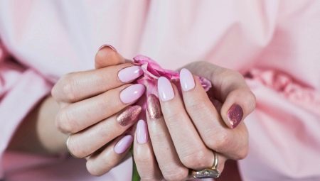 Ang mga subtleties ng pagpili ng manicure sa ilalim ng isang kulay rosas na damit
