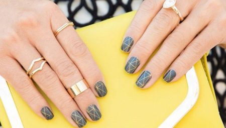Ang disenyo ng kuko na may grey gel polish
