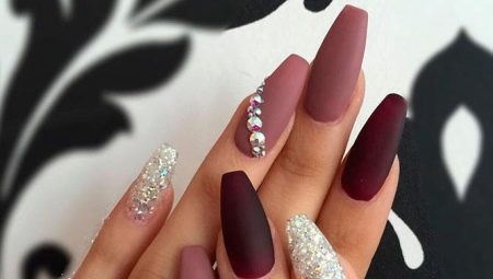 Gel na Polish na may mga rhinestones: mga tampok, mga paraan ng application, mga halimbawa ng disenyo ng kuko