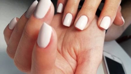 Paano gumawa ng isang klasikong manicure para sa maikling kuko?
