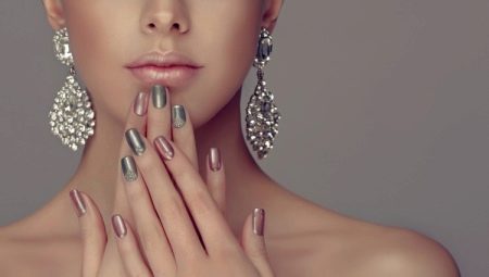 Graduation manicure: design choice
