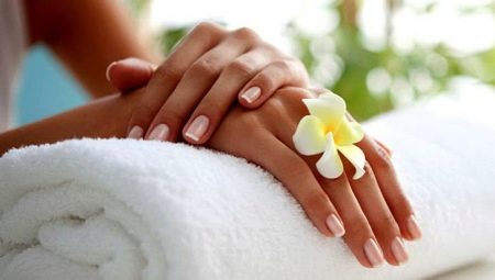 Kailangan ng mga kuko ng pahinga mula sa polish gel at gaano kadalas ito maaaring gamitin?
