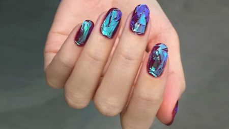 Mga tampok at mga paraan upang lumikha ng disenyo ng kuko sirang glass gel polish