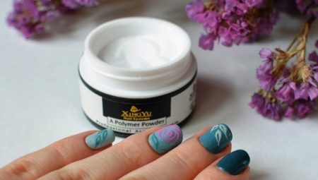 Mga tampok ng paggamit ng acrylic powder para sa mga kuko