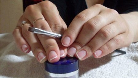 Peculiarities of gel nails coating without extension
