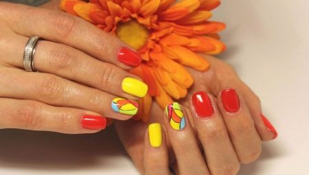 Mga halimbawa ng mga pinakamahusay na pagpipilian ng manicure at mga varnish ng rating