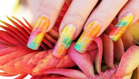 Rainbow manicure: disenyo ng mga lihim at mga ideya sa fashion