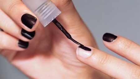Kung paano tumpak at maayos na gawin ang iyong mga kuko sa iyong sarili?