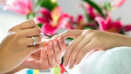 Paano upang palakasin ang kuko gel sa ilalim ng gel polish?