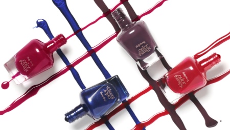 Nagtatampok ng polish ng kuko Sally Hansen