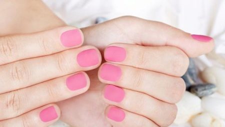 Rosas na kulay sa manicure na may shellac