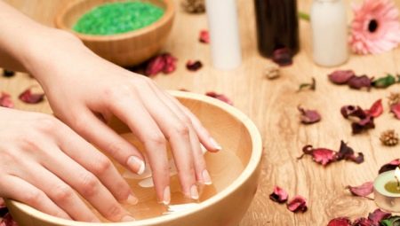 Bath para sa mga kuko: mga benepisyo, pinsala at mga recipe
