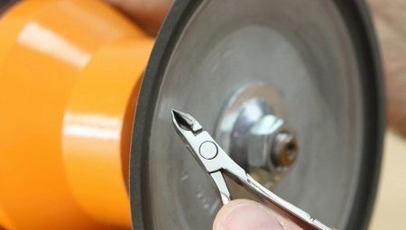 Mga tool para sa pag-ahit para sa manicure sa bahay