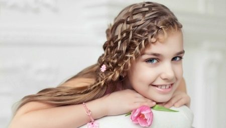 Bow ng buhok - ang perpektong hairstyle para sa isang maliit na prinsesa