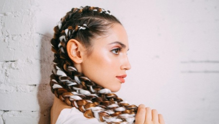 Magagandang mga hairstyles na may Kanekalon