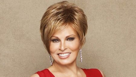 Anti-aging haircuts para sa kababaihan 45 taon