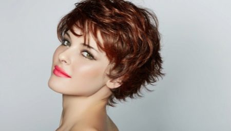 Pixie haircuts para sa medium na buhok: mga tampok, mga tip sa pagpili at estilo