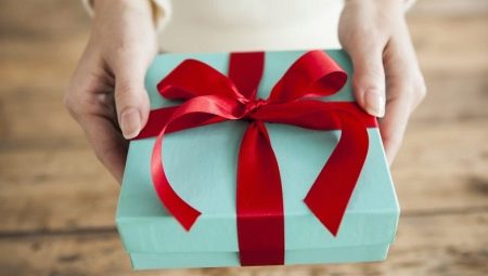 Paano pumili ng regalo para sa isang guro ng pagtatapos?