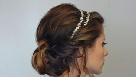 Mga naka-istilong hairstyles na may rim