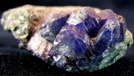 Alexandrite: ano ang hitsura nito, anong mga katangian ang mayroon ito at kanino?