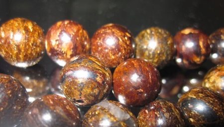 Bronzite: paglalarawan ng bato, mga katangian at saklaw