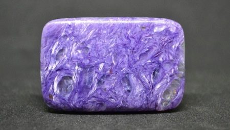 Charoite: na nababagay, halaga at katangian