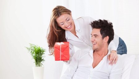 What to give to a friend for 30 years?