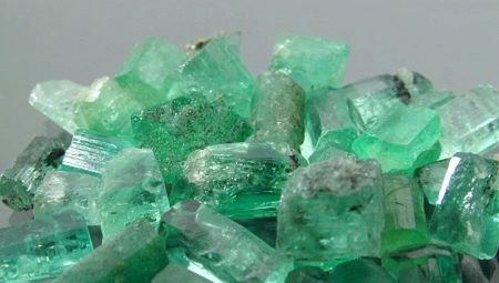 Hydrothermal emerald: kung ano ito, mga katangian at paggamit