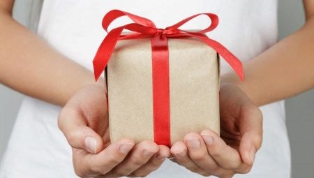 Mga kagiliw-giliw na regalo sa loob ng 1000 ruble para sa isang lalaki