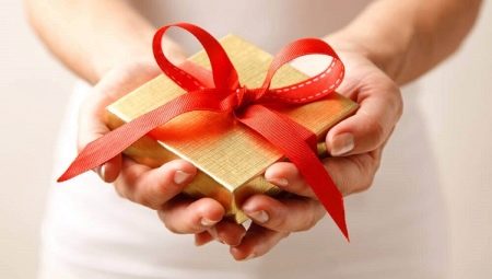 How to make a bow for a gift?