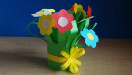 How to make a gift to mom out of paper?