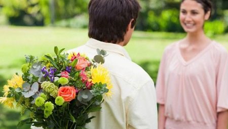 Ano ang mga bulaklak upang bigyan ang isang babae?