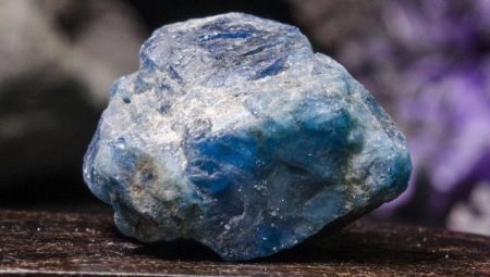 Apatite stone: deposito, properties at application